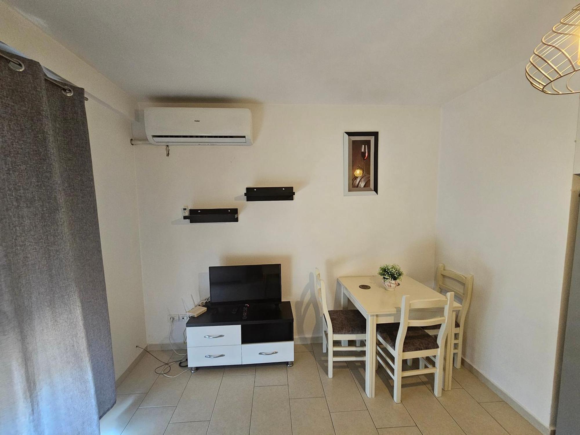 Bral Apartment 5 - Beachfront Durres Exterior photo
