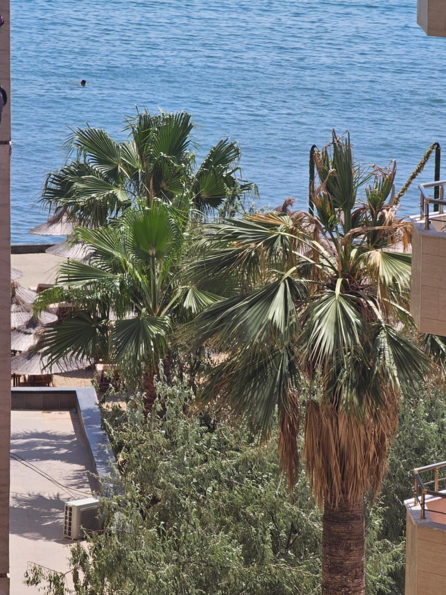 Bral Apartment 5 - Beachfront Durres Exterior photo