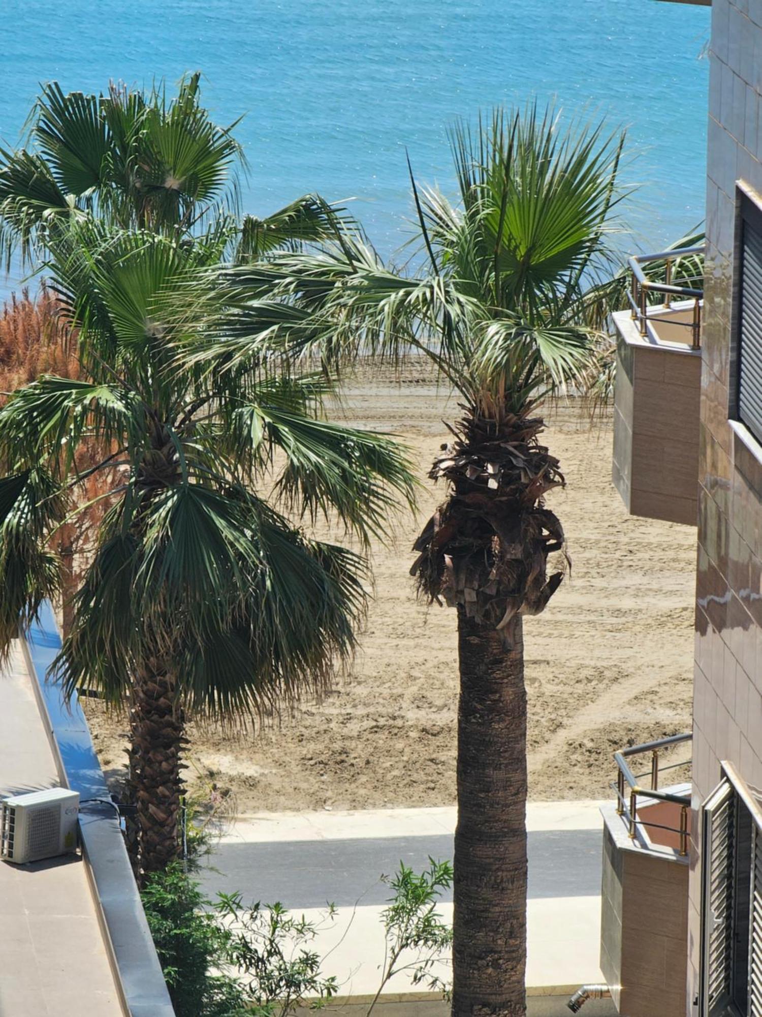 Bral Apartment 5 - Beachfront Durres Exterior photo